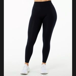 2 pairs of Alphalux Wonder Leggings 27”